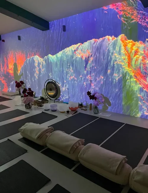 sound-bath-immersive-visuals-projection-mapping-gong-audio-visual-experience-wellness